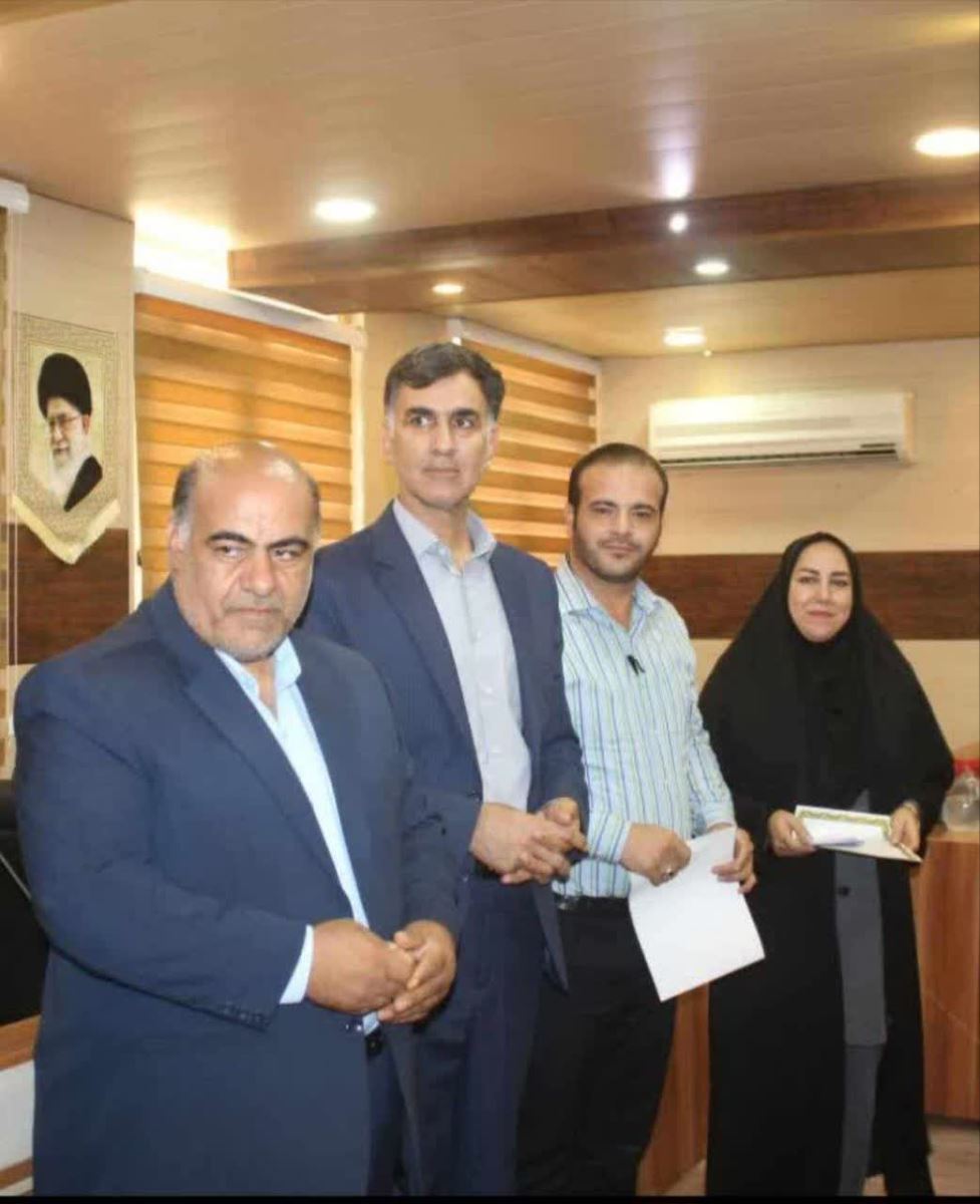 از کارمندان نمونه شهرداری قصرشیرین تجلیل شد 